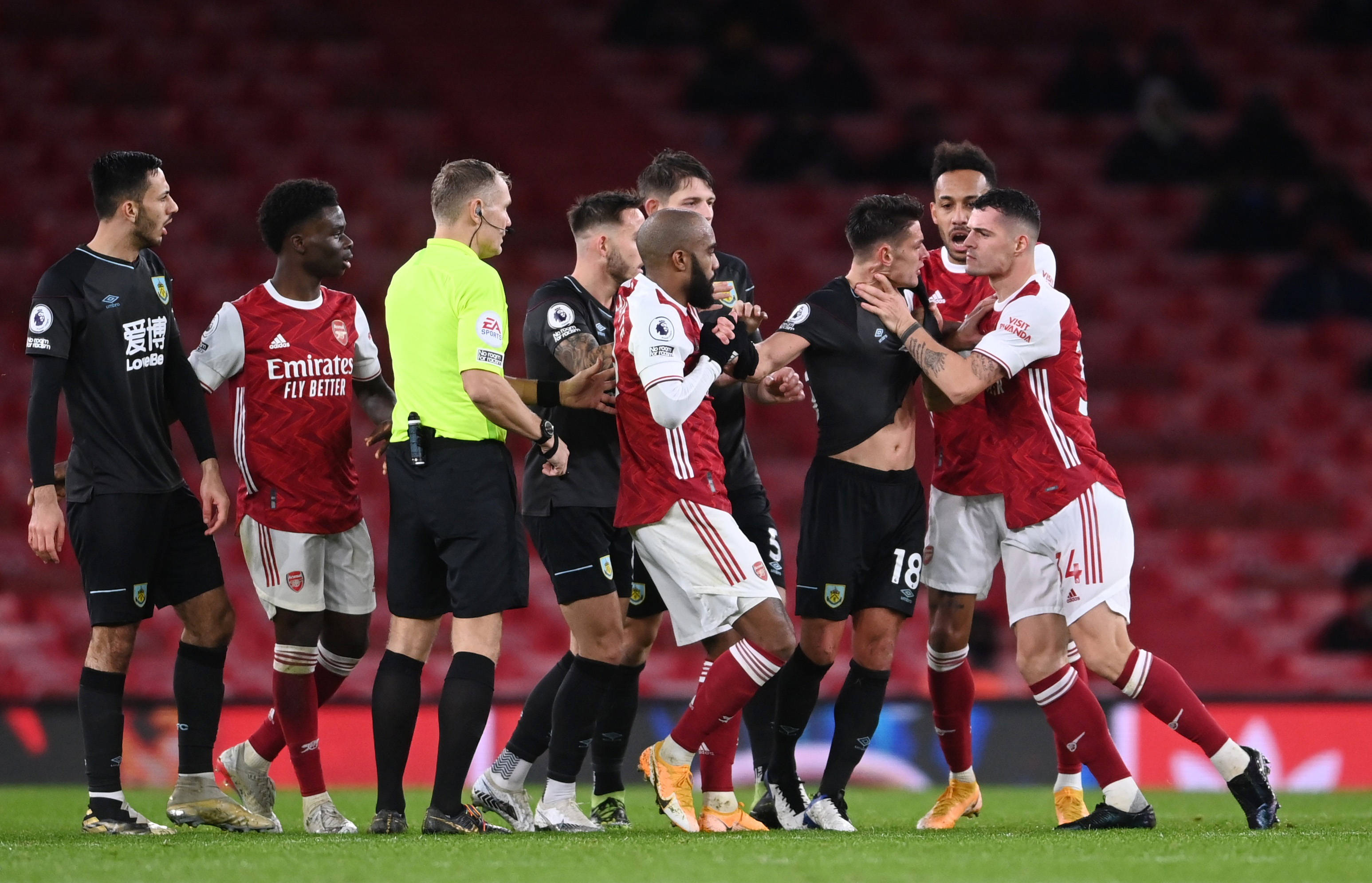 女子掉入冰 女子掉入冰